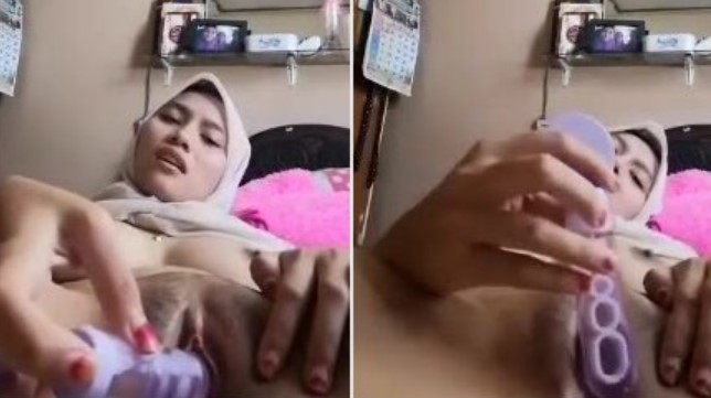 Anisa Rahma Si Hijab Sangean Gila Dildo