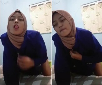 Mahasiswi Hijab Biru Almamater Masturbasi